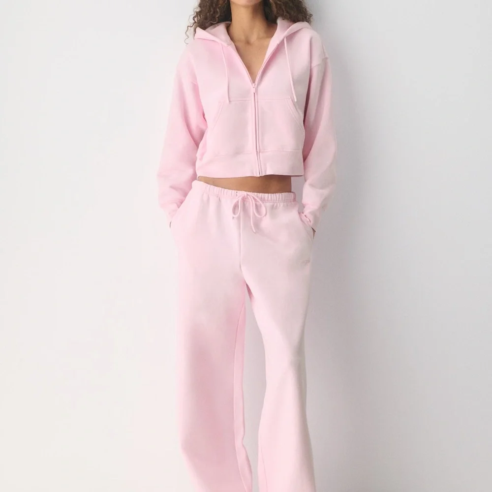 Aritzia
Cozy Sweatfleece Boyfriend Hoodie - Picture 4 of 4
